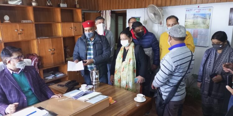 अतिरिक्त निदेशक उच्चतर शिक्षा से मिले अभिभावक, उठाई ये मांगें……