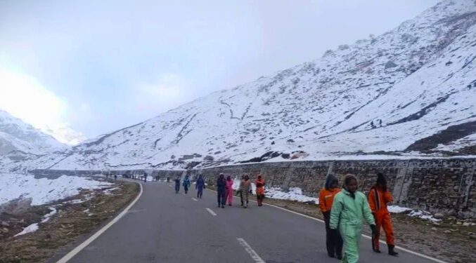 लाहौल-स्पीति, रोहतांग समेत ऊंची चोटियों पर ताजा हिमपात, हिमाचल शीतलहर की चपेट में…..