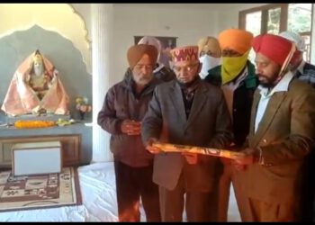 विश्वकर्मा मंदिर में की गई औजार और मशीनरी की पूजा अर्चना