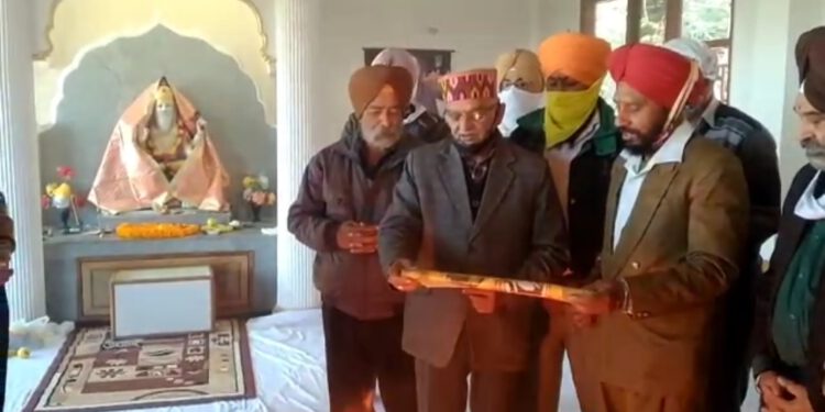 विश्वकर्मा मंदिर में की गई औजार और मशीनरी की पूजा अर्चना