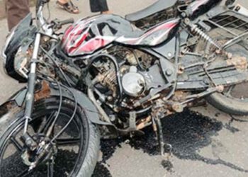 मोटरसाइकिल स्किड होने से 23 वर्षीय युवक की दर्दनाक मौत