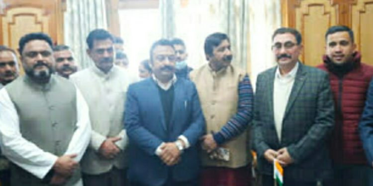 नवनिर्वाचित विधायकों ने ली पद और गोपनीयता की शपथ ;  कांग्रेस विधायकों की संख्या हुई 22 ; अब संख्या बल पर भी मुकेश अग्निहोत्री बने विपक्ष के नेता