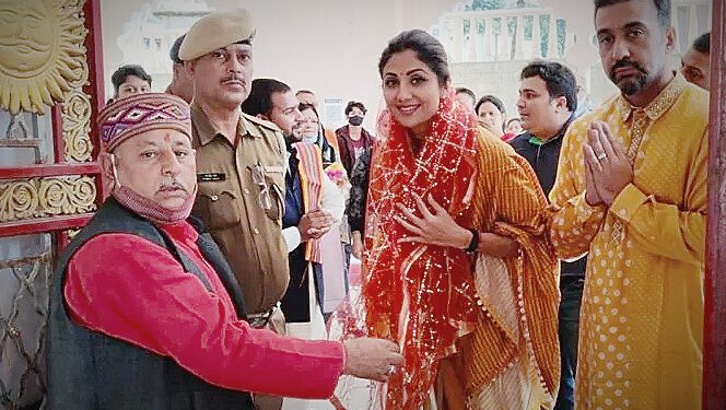 शिल्पा शेट्टी ने परिवार सहित किए मां चामुंडा देवी और ज्वालाजी के दर्शन….