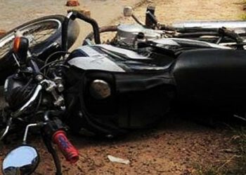 तेज रफ्तार बाइक लोहे की रेलिंग से टकराई, युवक की दर्दनाक मौत