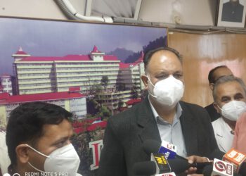 आईजीएमसी शिमला में पहली बार हुआ बिना चीड़ फाड़ के फूड पाइप की नली के कैंसर का सफल ऑपरेशन