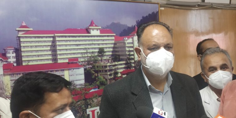 आईजीएमसी शिमला में पहली बार हुआ बिना चीड़ फाड़ के फूड पाइप की नली के कैंसर का सफल ऑपरेशन