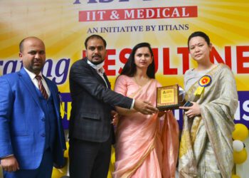 एस्पायर ने किया अपने मेधावियों को सम्मानित