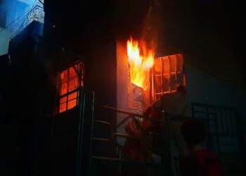 विकासनगर में एक फ्लैट में आग,  एक व्यक्ति की जिंदा जलकर दर्दनाक मौत