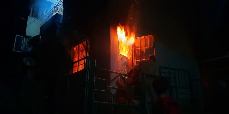 विकासनगर में एक फ्लैट में आग,  एक व्यक्ति की जिंदा जलकर दर्दनाक मौत