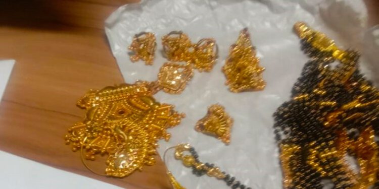 रोहड़ू मेंअवैध रूप से ले जा रहे सोने के आभूषण व साढ़े छह लाख रुपये नकदी के साथ दो गिरफ्तार, तफ्तीश में जुटी पुलिस….. जाने कितना वसूला जुर्माना