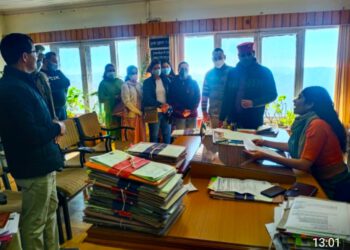 लोरेटो स्कूल तारा हॉल शिमला के अभिभावक मिले एडीसी शिमला से, ऑन लाईन परीक्षा व कक्षाओं को लेकर सरकारी अधिसूचना लागू नहीं की तो स्कूल के खिलाफ आंदोलन की चेतावनी………