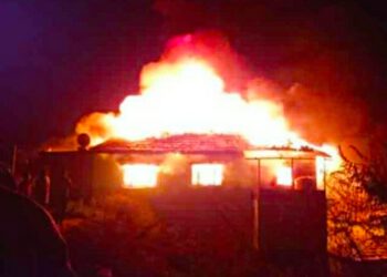 मजदूरों की 20 झोपड़ियों में लगी आग, सारा सामान जलकर हुआ राख