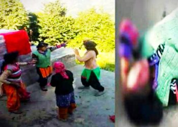 तेजधार हथियार लेकर आपस में भीड़ गई महिलाएं, एक हायर सेंटर रेफर