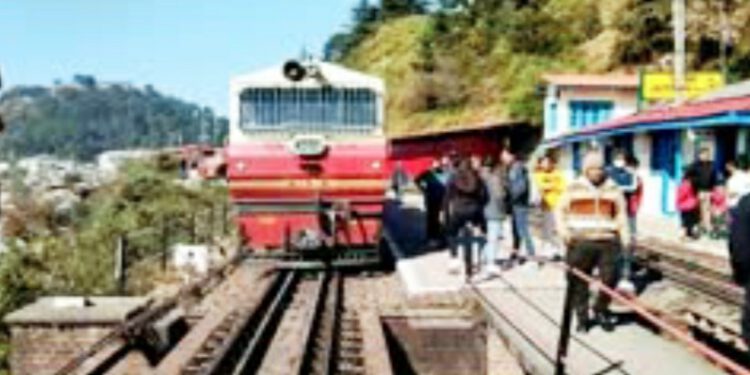 जतोग टुटू रेलवे ट्रैक पर एक युवक की ट्रेन की चपेट में आने से मौत