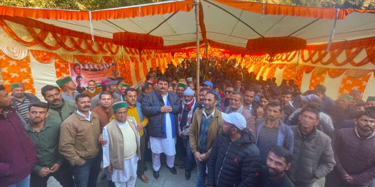 सरकार ने चौपाल क्षेत्र से किया भेदभाव : रजनीश किमटा