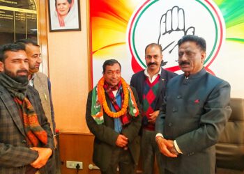 खाची ने माकपा छोड़ थामा कांग्रेस का दामन