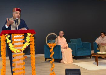 मुख्यमंत्री ने श्री बद्रिका आश्रम का दौरा किया