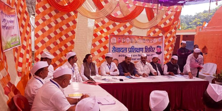 कांग्रेस सेवादल ‘‘सहयोगी’’ प्रशिक्षण शिविर रक्कड़ का हुआ समापन्न, अंतिम दिन पूर्व विधायक अजय महाजन ने किया ध्वजारोहण