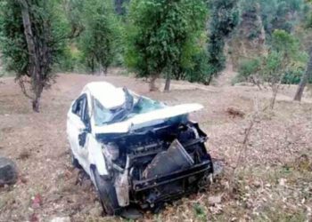कार के दुर्घटनाग्रस्त होने से 26 वर्षीय युवती की मौत, दो युवक घायल