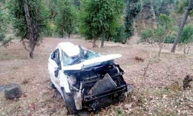 कार के दुर्घटनाग्रस्त होने से 26 वर्षीय युवती की मौत, दो युवक घायल