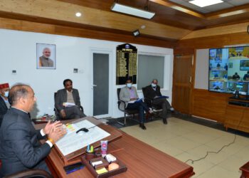 मुख्यमंत्री ने दिए पर्यटकों की अधिक संख्या वाले जिलों के उपायुक्तों को कोरोना संक्रमण के प्रसार को रोकने के लिए कड़े कदम उठाने के निर्देश