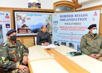 रक्षा मंत्री ने 27 परियोजनाएं राष्ट्र को समर्पित कीं,  मुख्यमंत्री ने प्रदेश के लिए पांच पुल समर्पित करने पर रक्षा मंत्री का आभार व्यक्त किया