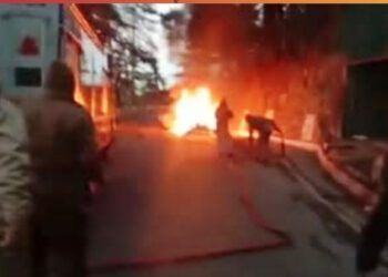 शिमला में आज सुबह चलती गाड़ी में लगी आग, दो घायल