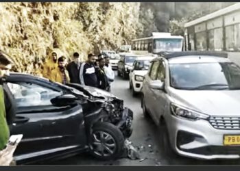 तारा देवी के समीप बस व कार में जोरदार टक्कर, दो घायल