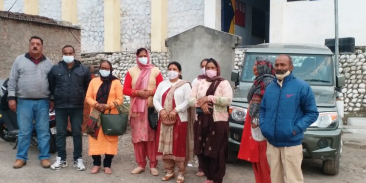 नड्डा को अपना दुखड़ा सुनाने आए पुलिस के परिजनों को पुलिस सदर थाना बिलासपुर में बनाए रखा बंधी, जानिए पूरा मामला…..