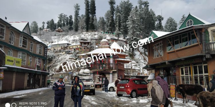 कुफरी नारकंडा में ताजा हिमपात, देखिए बर्फबारी के बाद नारकंडा का खूबसूरत नजारा…..