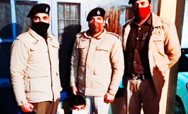 मोबाइल पर अश्लील बातें करने व अश्लील फ़ोटो भेजने के आरोप में एक गिरफ्तार…..