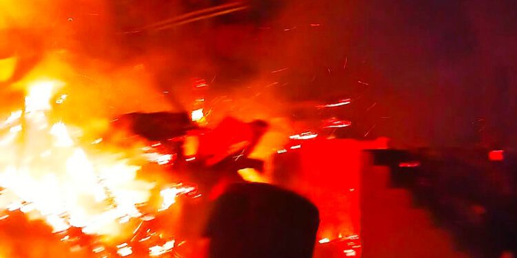 चिडग़ांव में आगजनी से दो मकान राख…