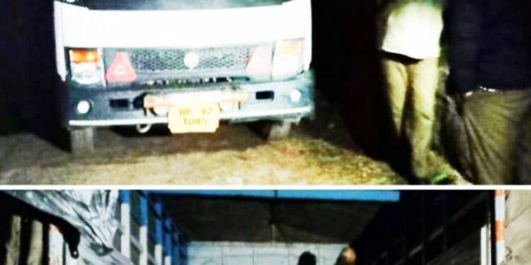 ननखड़ी में अशोक लीलैंड (टेम्पो) से लकड़ी के 52 नग बरामद, मामला दर्ज