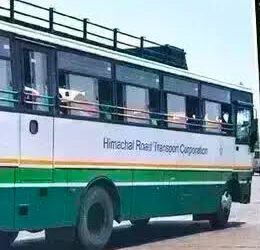 युवक ने एचआरटीसी बस के आगे लगाई छलांग, चालक खो बैठा नियंत्रण और फिर…..