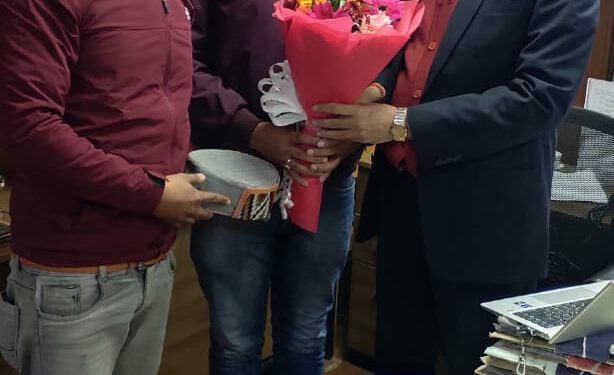 प्रदेशाध्यक्ष अजय कुमार द्वारा मुख्य सचिव प्रबोध सक्सेना को सौंपा गया करुणामूलक नौकरी बहाली का एजेंडा