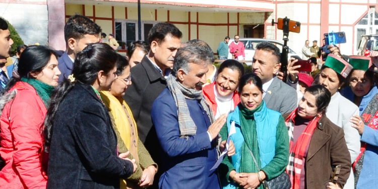 प्रदेश सरकार आशा कार्यकर्त्ताओं की उचित मांगों पर विचार करेगी: मुख्यमंत्री