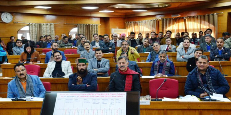 प्रदेश की आर्थिक स्थिति सुधारने में सभी का सहयोग आवश्यक: मुख्यमंत्री