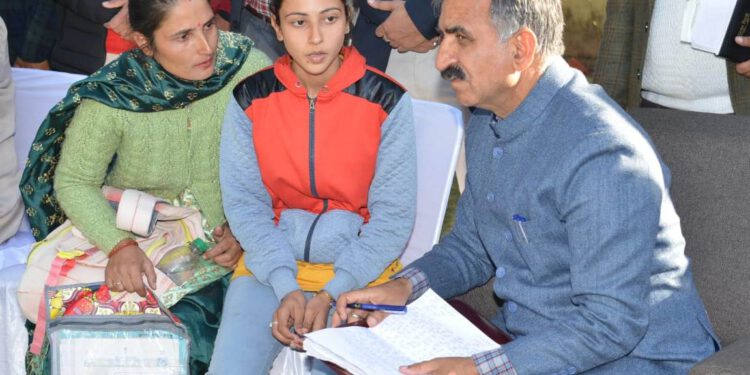 गंभीर बीमारी से ग्रसित 18 वर्षीय युवती के उपचार का खर्च उठाएगी प्रदेश सरकार