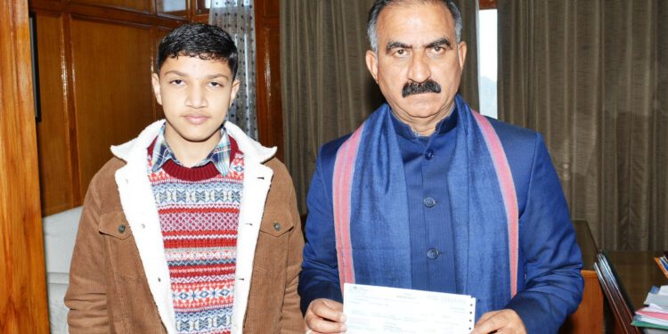 स्कूल के छात्र ने किया मुख्यमंत्री सुख-आश्रय सहायता कोष में अंशदान