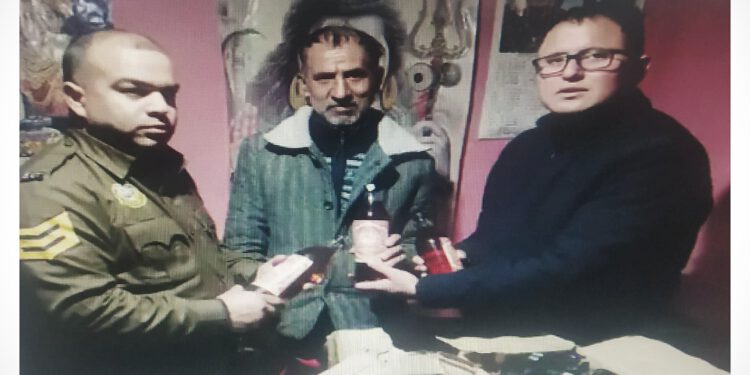 कुमारसैन के एक गांव में एक ढाबे से अवैध शराब बरामद