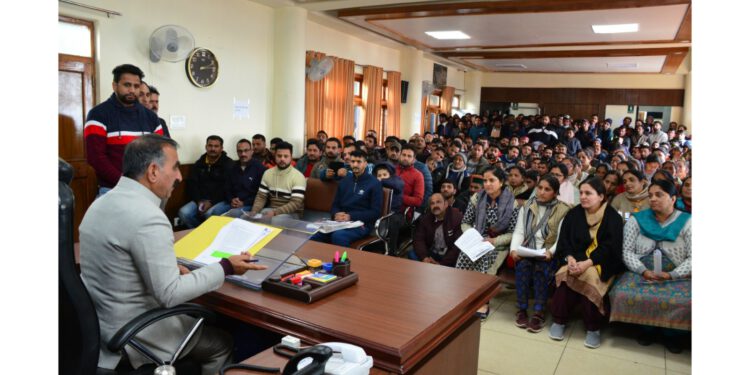 करुणामूलक आश्रित संघ ने मुख्यमंत्री के समक्ष रखी मांगे…..