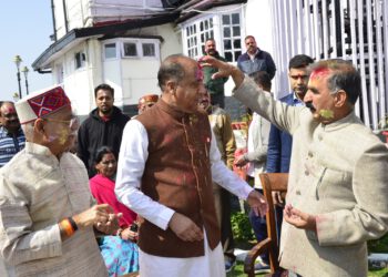 राजभवन शिमला में ऐसे मनाई होली, देखिए तस्वीरें जो बहुत कुछ कहती हैं…..