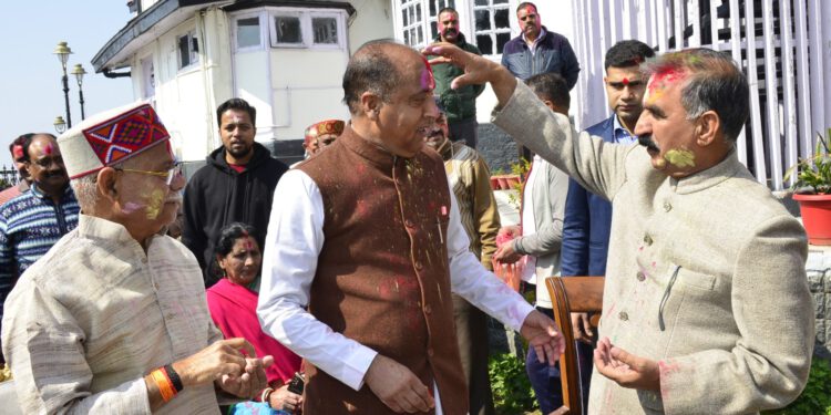 राजभवन शिमला में ऐसे मनाई होली, देखिए तस्वीरें जो बहुत कुछ कहती हैं…..