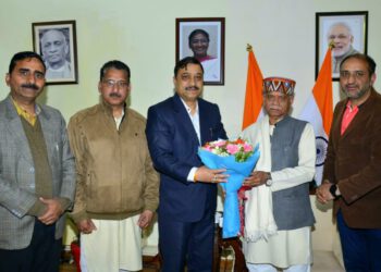 स्कूली बच्चों की वर्दी बंद करना दुर्भाग्यपूर्ण : कश्यप