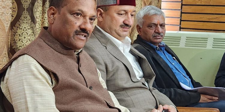 फ्रॉड वोट बना रही कांग्रेस : सुखराम