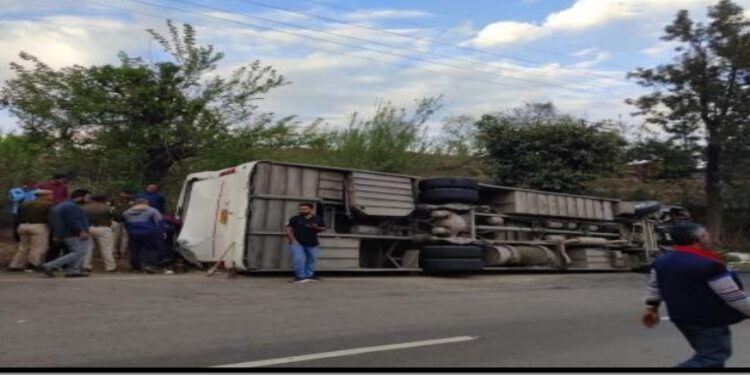 बिलासपुर में आज सुबह बस दुर्घटनाग्रस्त, 41 लोग कर रहे थे सफर…..