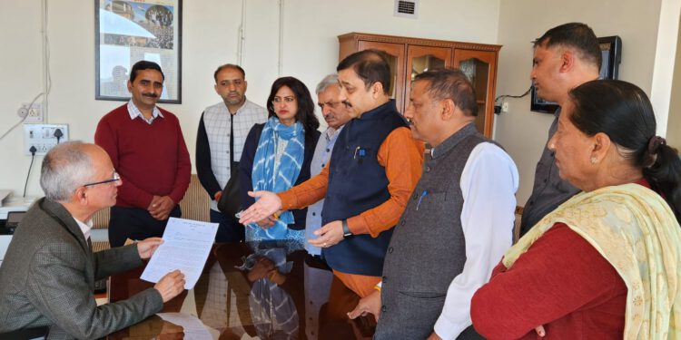 एक घर में 18 से 20 वोट बनाने का प्रयास कर रहे है कांग्रेस नेता : कश्यप