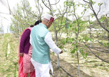 राज्यपाल की वैज्ञानिकों को दी बागवानों के खेतों में जाकर जानकारी देने की सलाह