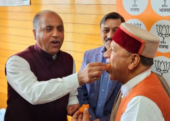 डॉ बिंदल ने संभाला पदभार, जयराम ठाकुर सुरेश कश्यप पवन राणा ने लड्डू खिलाकर दी बधाई