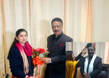 राठौर ने आस्था शर्मा और संगीता खुराना को दिए 25, 25 हजार